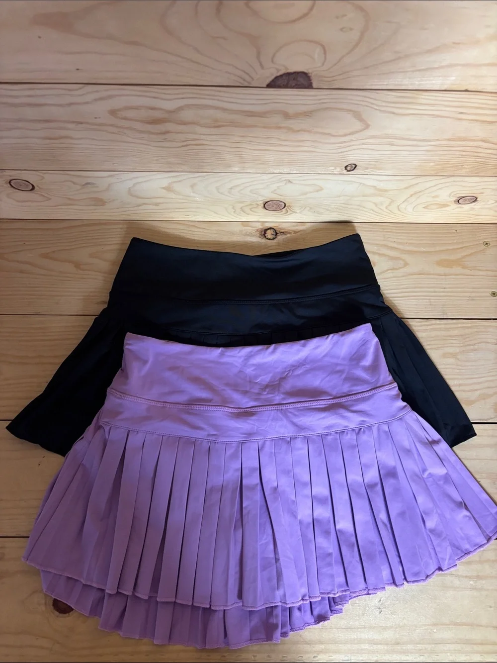 Goldhinge revolve lot of 2 pleated skorts size M